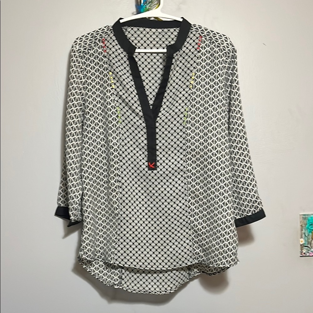 Black and White Patterned Women's Top